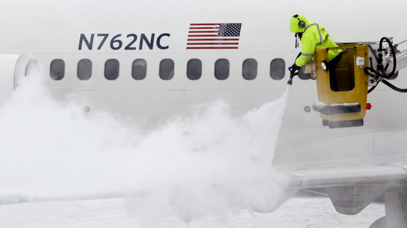 Illustration for article titled How And Why We 'De-Ice' Aircraft Before Takeoff